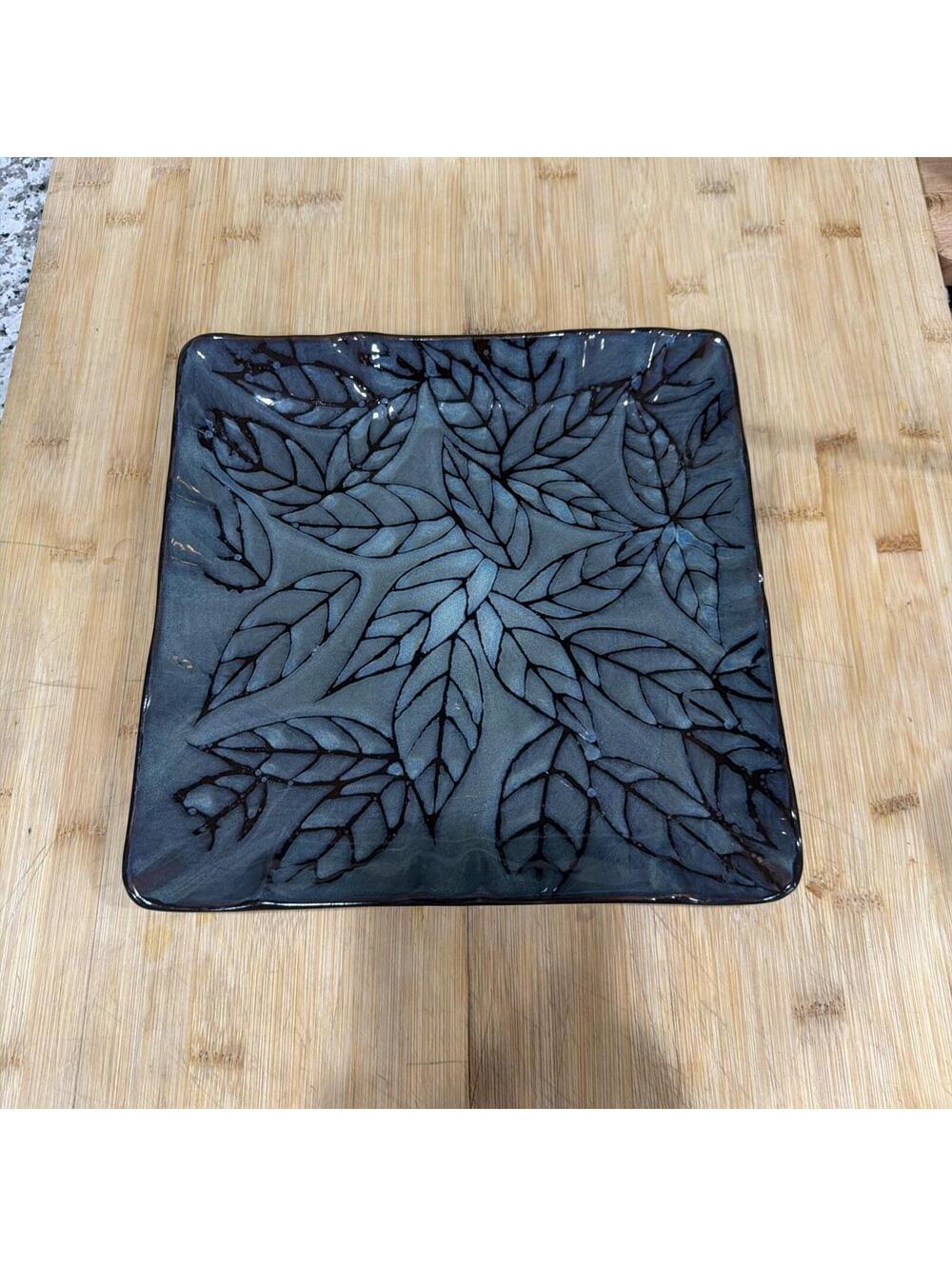 Roscher NEWPORT Collection Green Plate Square 8.5" x 8.5" Unique Leaf Design *